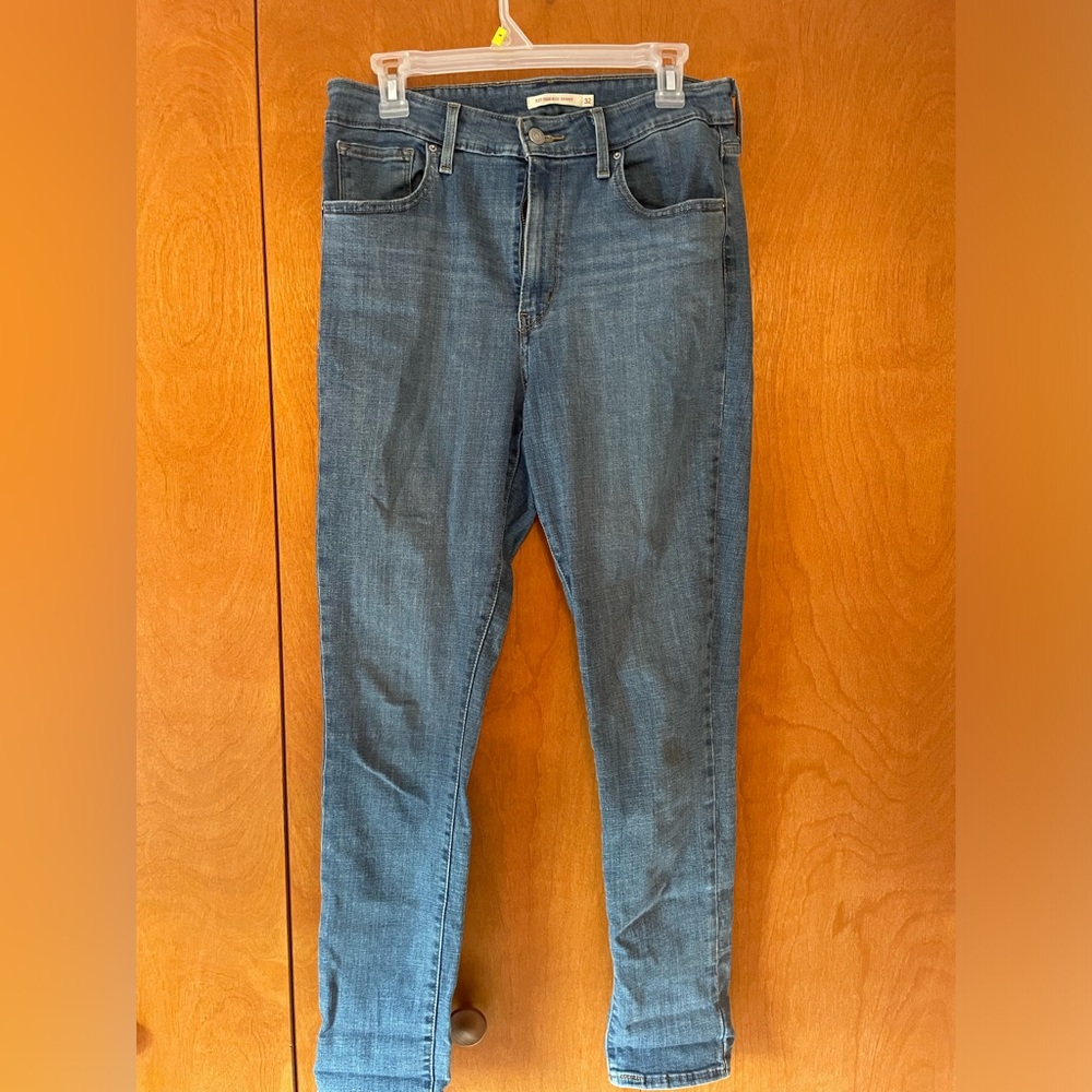 High waisted Levi’s Skinny Jeans